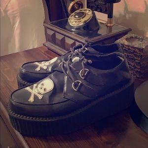 Skull and crossbone creeper